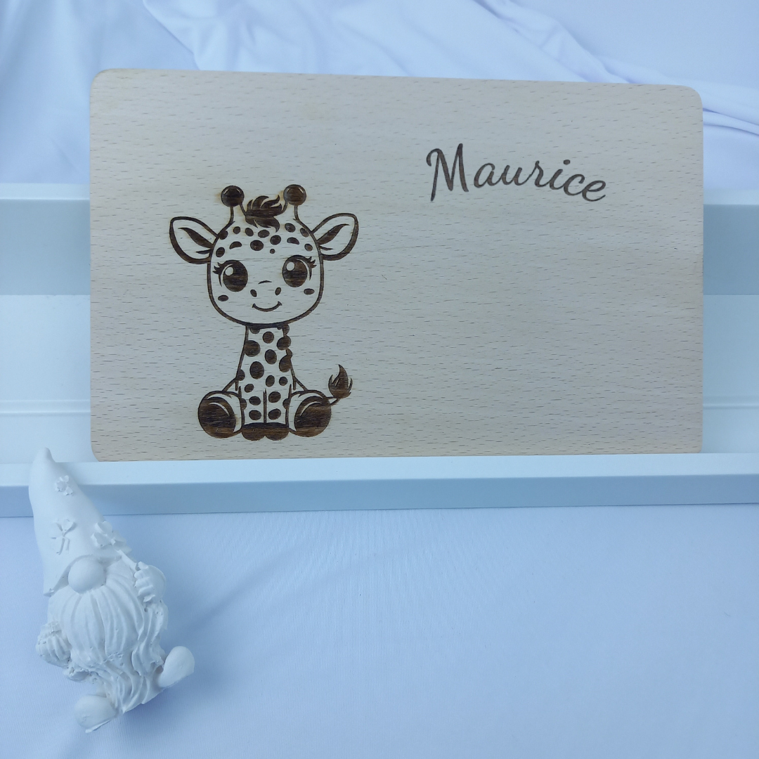 Frühstücksbrettchen / Vesperbrettchen mit Wunschname  Motiv "Süße Giraffe"/ Geschenk/ Kindergeburtstag